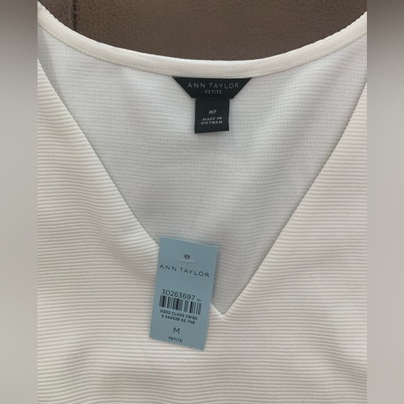 ANN TAYLOR Puff Sleeve Peplum Top in Winter White. Size Medium Petite - Picture 4 of 4